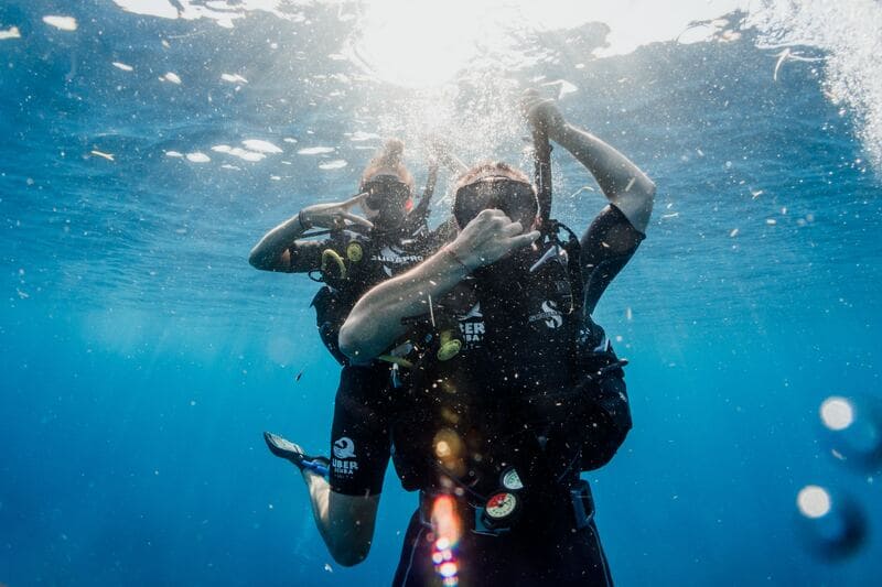 Bautizo de buceo: Descubre maravillas submarinas en tu primera experiencia de buceo